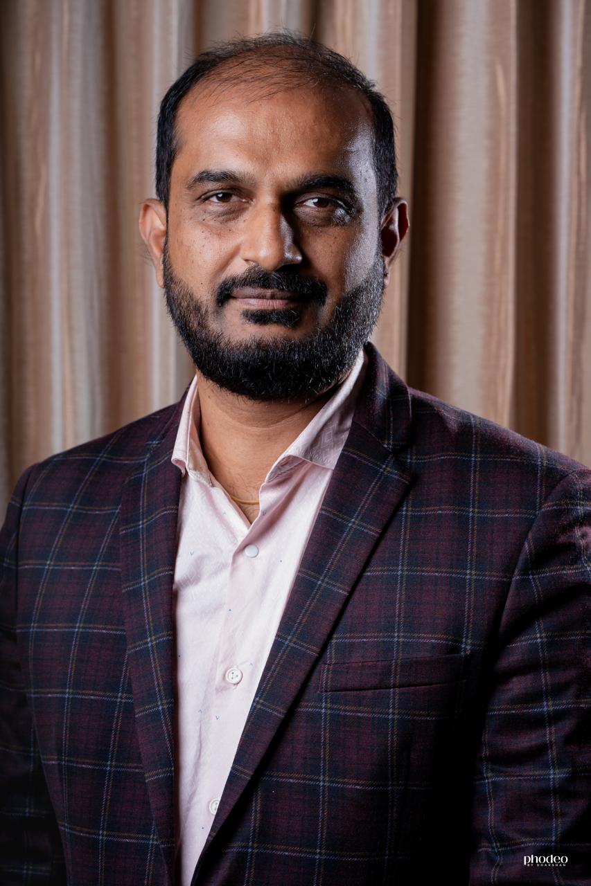 Mr Daksha Kumar
